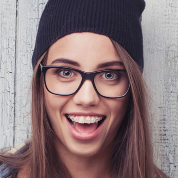 The Difference Between Clear Braces and Clear Aligners